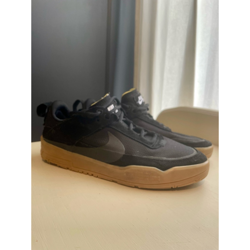 Boys Nike SB Day One Skate Shoes 7Y Black Brown Sneakers Low Cut Suede Gum Sole